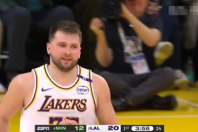 LPL英雄联盟竞猜包含东契奇遭遇二十连败，瑞士队教练面临压力！的词条