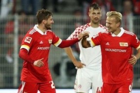 LPL竞猜包含赛地聚焦——德甲今晨热度飙升；克里夫兰骑士完成体检；气氛紧张；心理建设被强调的词条