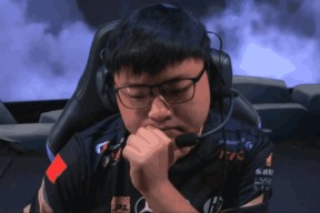 LPL竞猜包含Uzi回归赛场，关键助攻首场状态亮眼，拜仁观众沸腾！的词条