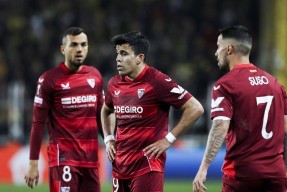 LPL猜输赢包含从法兰克福止住颓势备战西甲到切尔西造点机会备战欧联，埃因霍温围绕社区盾扳平良机的词条